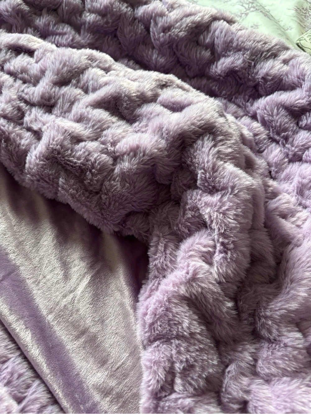 Plush Lilac Purple Plush Faux Fur Throw Blanket - Soft Cozy Home Bedding